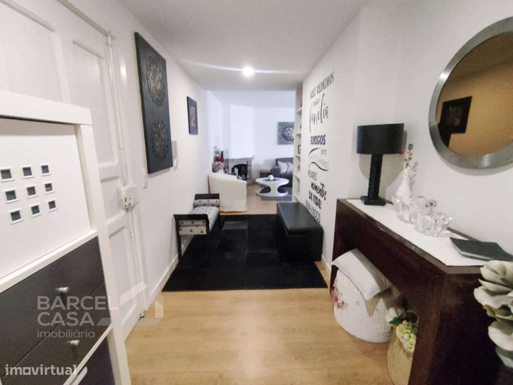 T3 Totalmente Renovado, Equipado e com Varanda, à Entrada da Cidade...-11