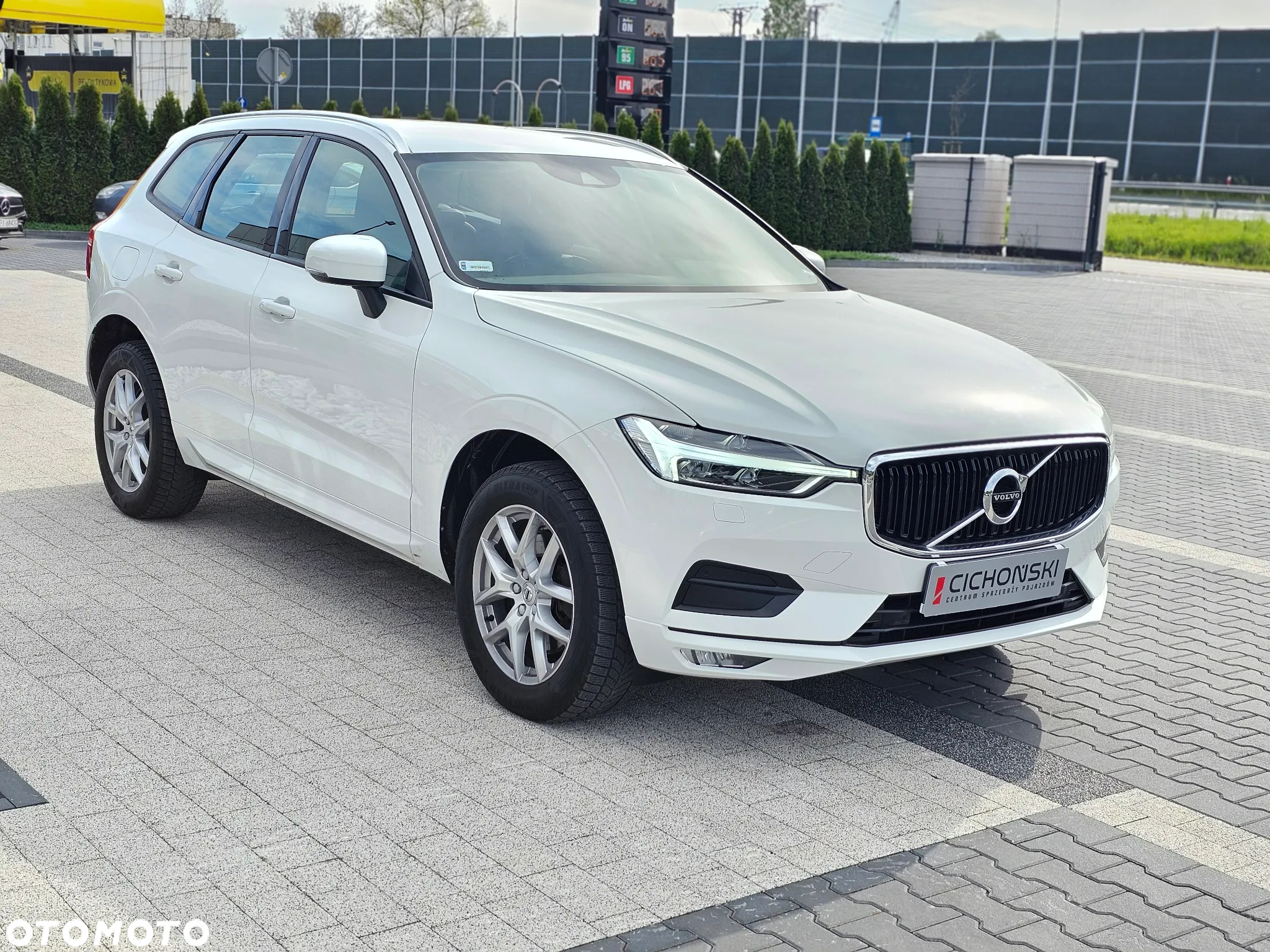 Volvo XC 60 D4 AWD Momentum - 4