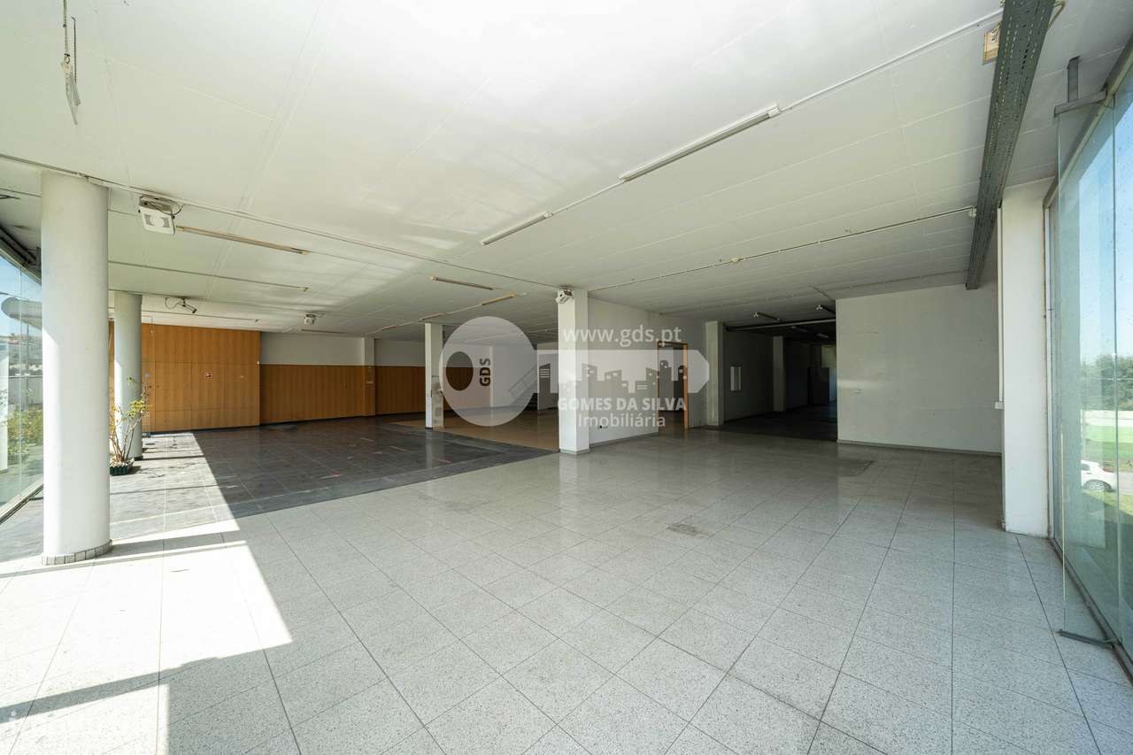 Pavilhão Comercial c/ área bruta de 1782m2 em Ferreiros-5