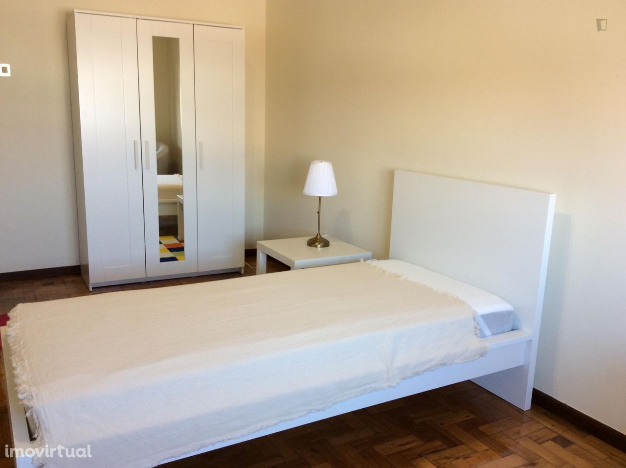 205767 - Quarto com cama de solteiro em apartamento com 4 quartos