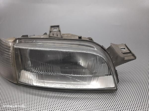 Otica / Farol Dto Fiat Punto (176_) - 2