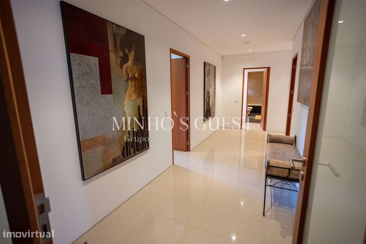 Moradia V4 de Luxo (650m2) Implantada em Terreno de 12500m2 - Souto, G-12