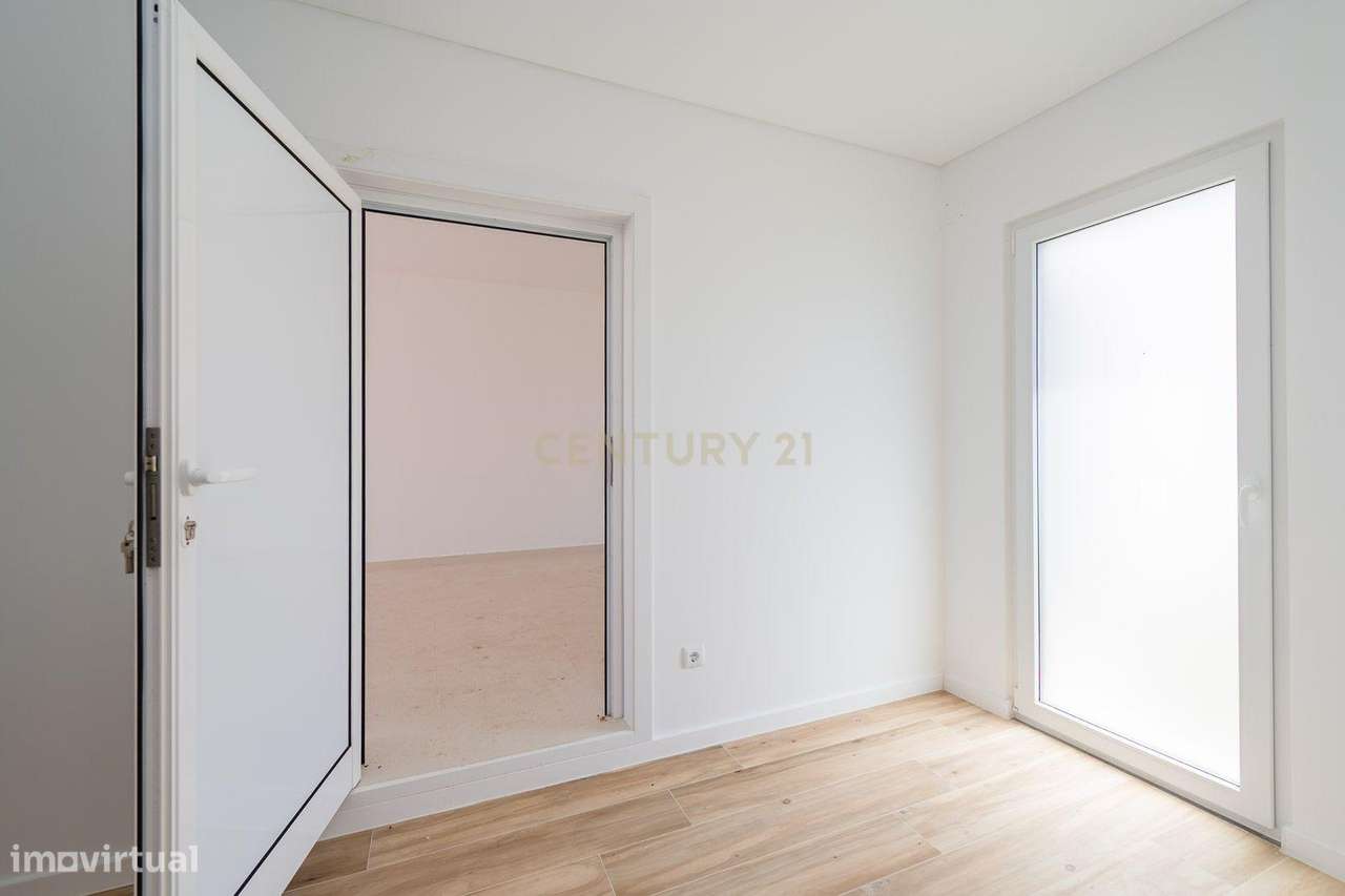 Sintra - Bolembre , moradia T4 nova, construção moderna e linhas conte-22