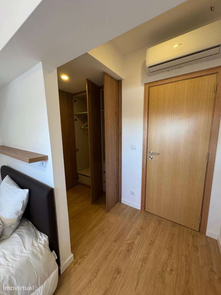 Quarto - localizado em Paranhos Porto - Grande imagem: 5/11