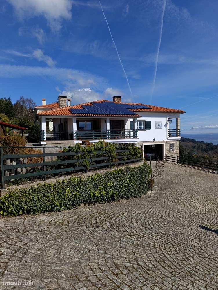 Moradia T6 Caramulo | 296m² | Estilo Rústico | Licença AL-2