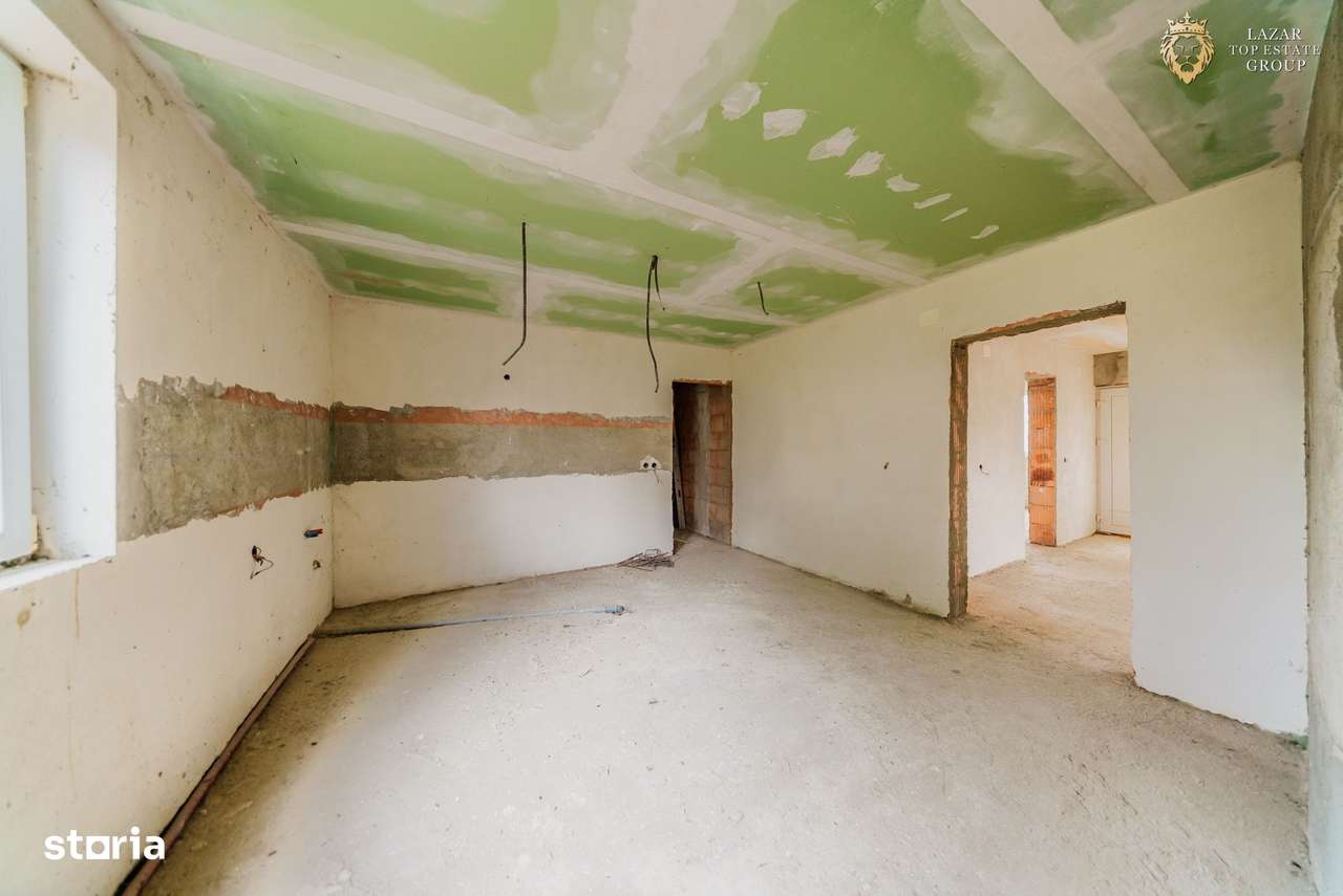 Casă la roșu de vânzare  in Vinga - Imagine principală: 2/20