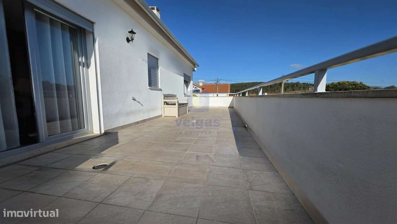 Apartamento T2 com Terraço em Outeiro da Cabeça-7