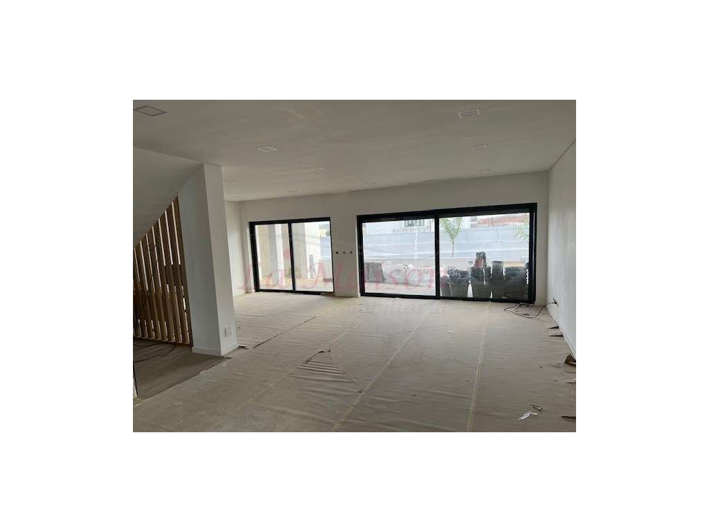 Condomínio privado de luxo V4 Duplex no Fanqueiro - Grande imagem: 4/35