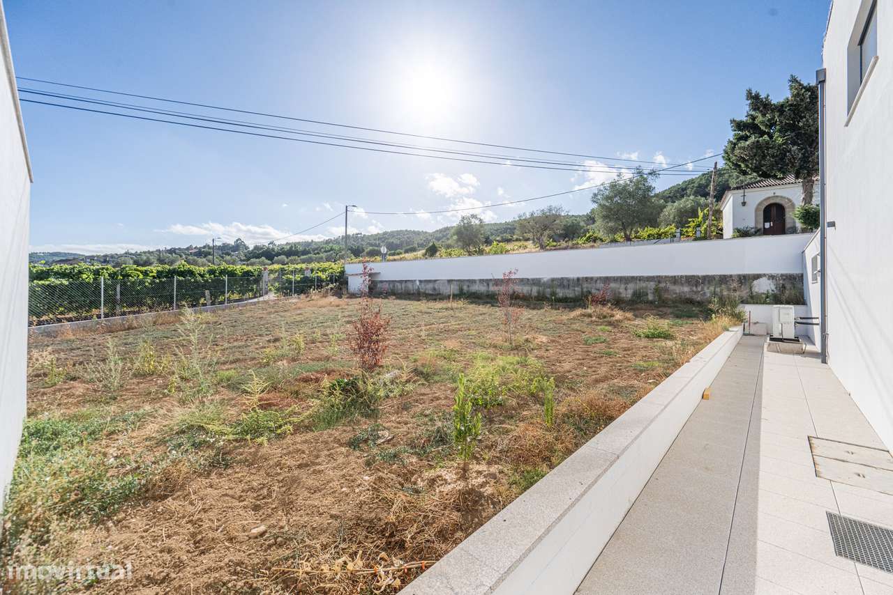 Moradia T4 semi-nova c/ 4 suites-30