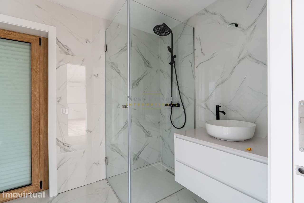 Apartamento T5 Duplex Antas-17