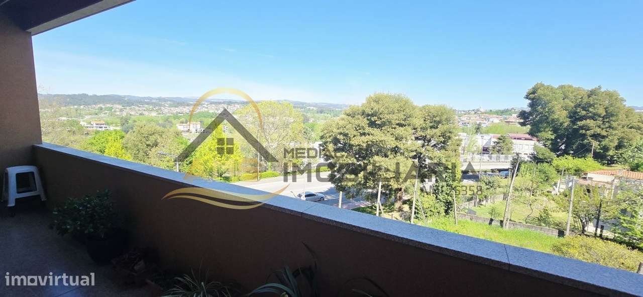 APARTAMENTO T2 COM GARAGEM CENTRO DE FAFE-32