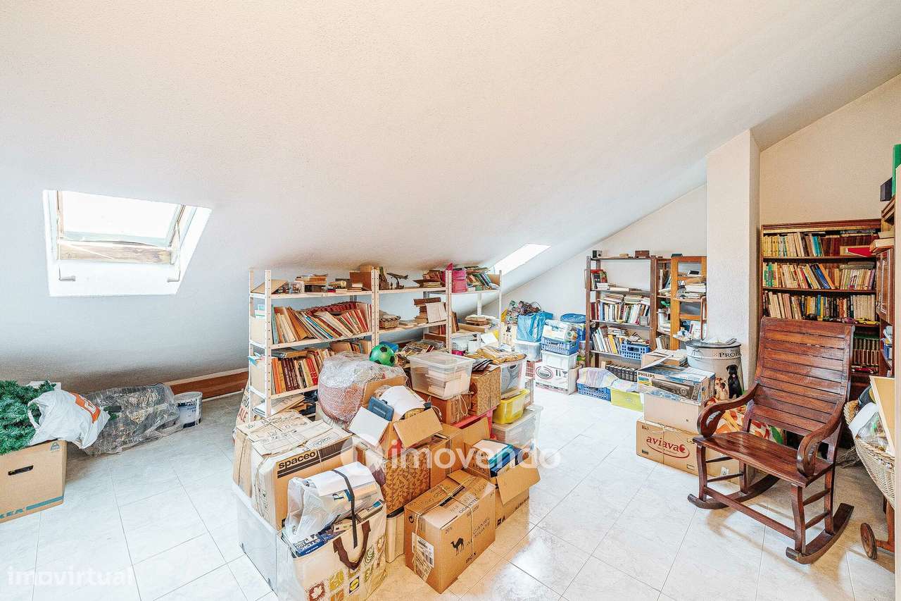 Apartamento T3, com garagem e arrecadação, na Ramada-42