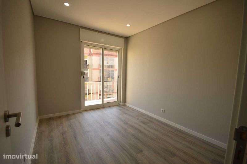 Apartamento T2 totalmente renovado 67 m2, R/C - Av. Brasil  - Amadora - Grande imagem: 5/7