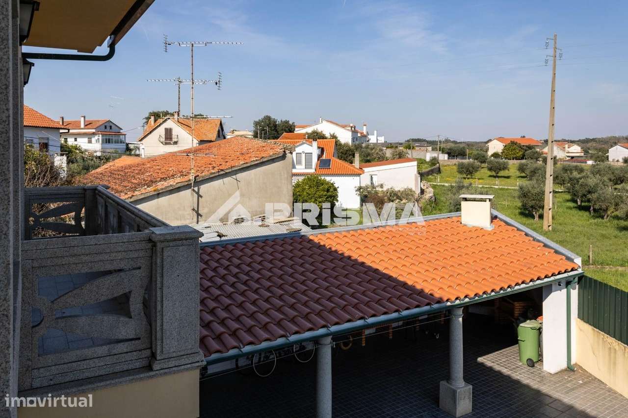 Moradia T5 para Venda em C. Branco-20