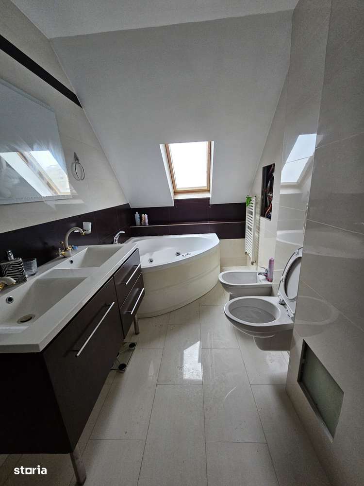 Vand apartament cu 4 camare in zona Obcini.-14