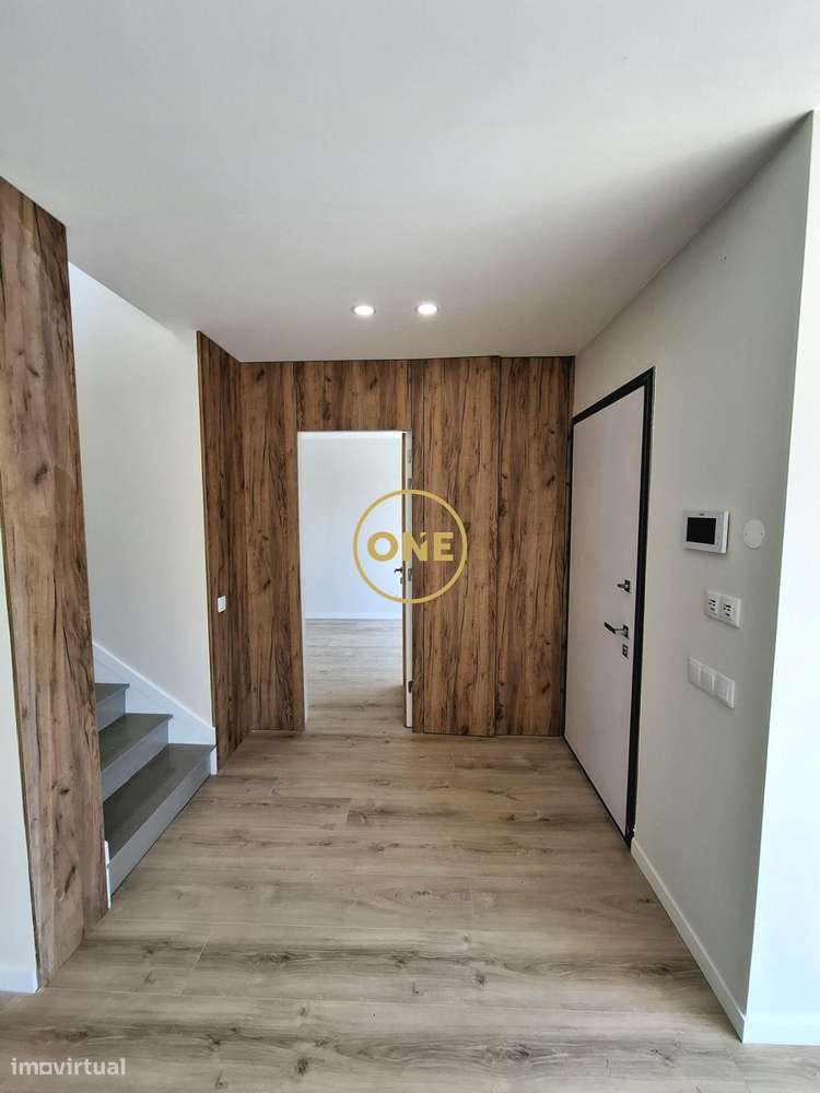 Moradia T5 de Arquitetura Contemporânea com Piscina — Ponte de Rol, To - Grande imagem: 4/22