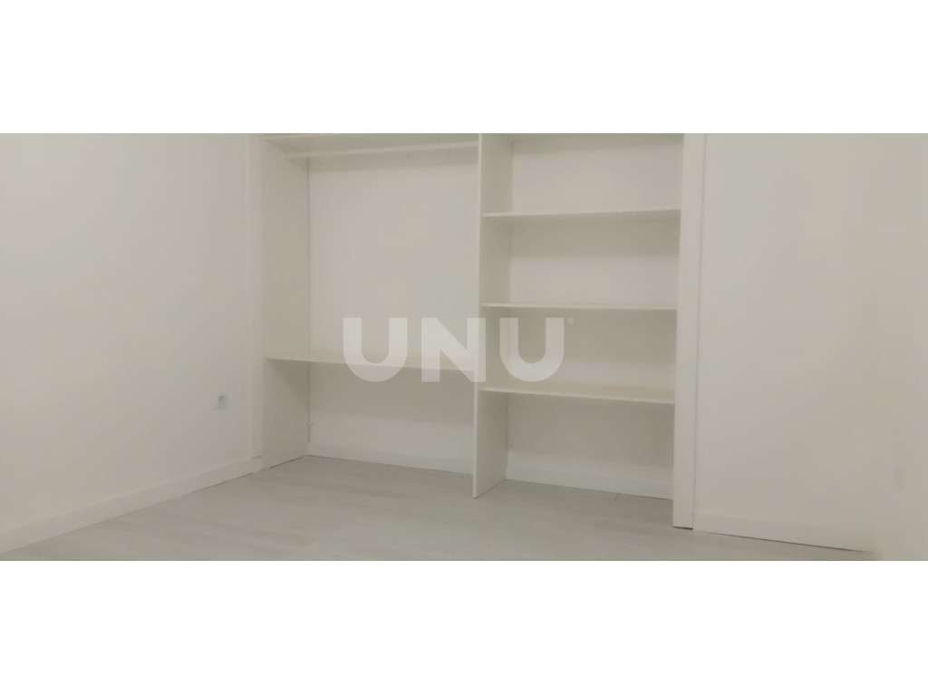 Loja com 2 pisos transformada em habitação - Laranjeiro-5