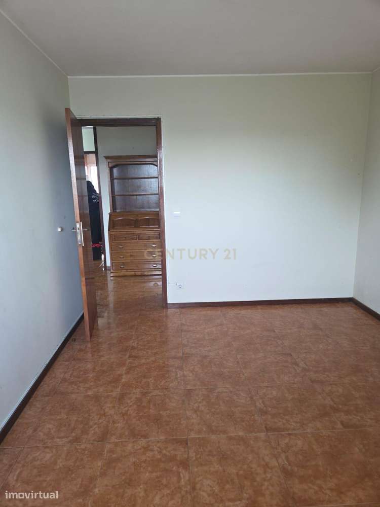 T2 com Grande Potencial na Póvoa de Varzim e Excelente Preço-25