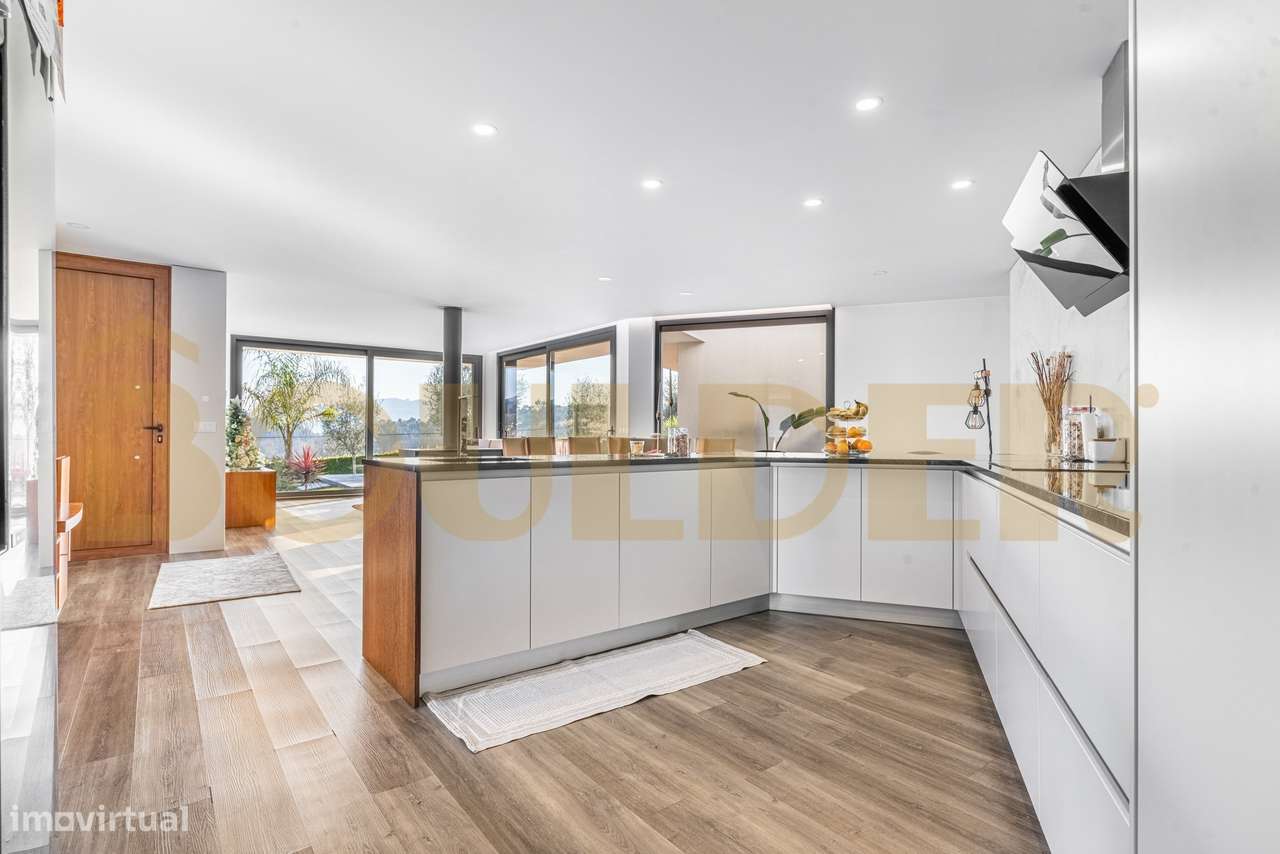 Moradia Térrea T4 de Arquitetura Moderna com Piscina-11