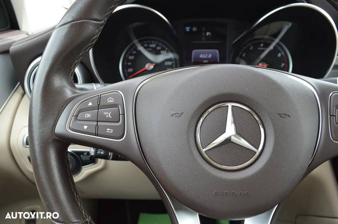 Mercedes-Benz GLC 300 4Matic 9G-TRONIC Exclusive - 32