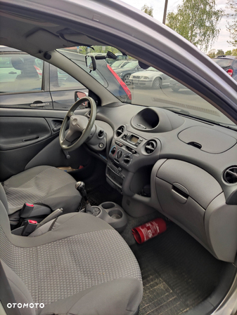 Toyota Yaris 1.0 Base - 5