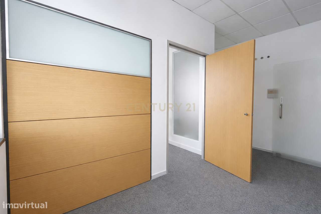 Escritório com Viabilidade de Conversão em Habitação - Grande imagem: 3/19