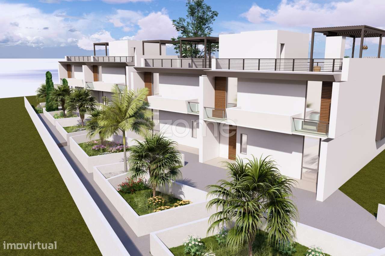 Moradia Geminada T4 No Condominio Murches Redisences