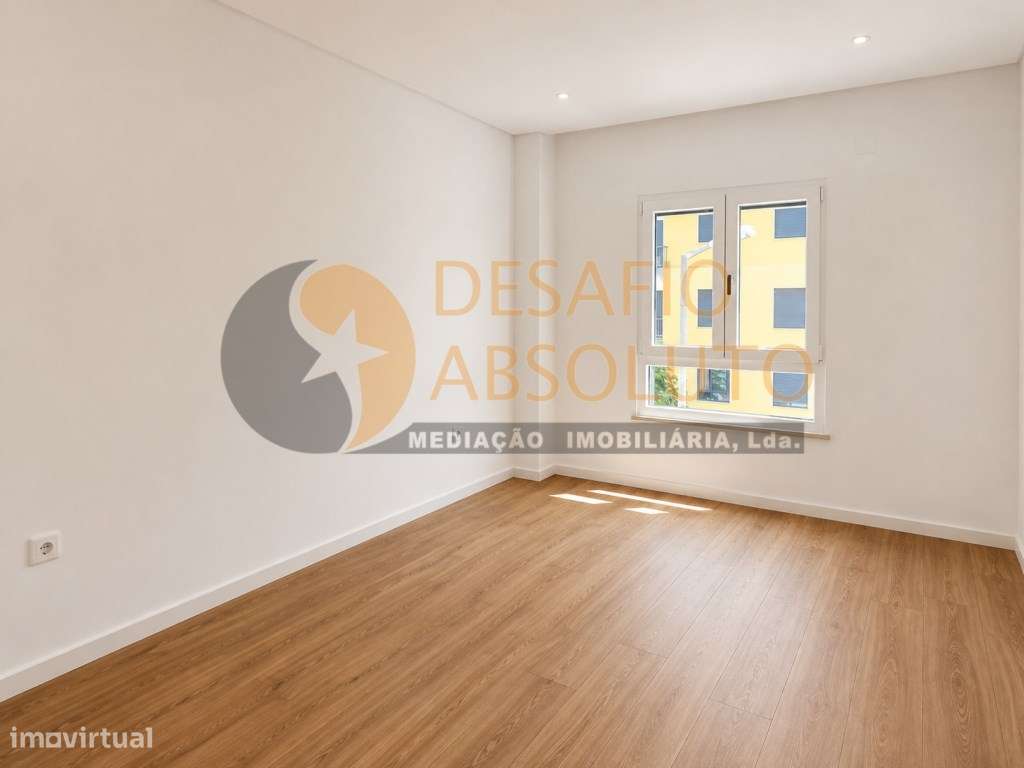 Apartamento T3+2 Duplex c/ Parqueamento. Montijo-8