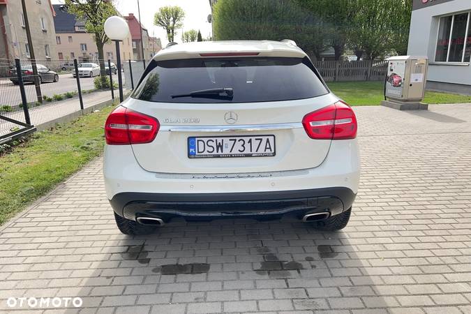 Mercedes-Benz GLA 200 - 2