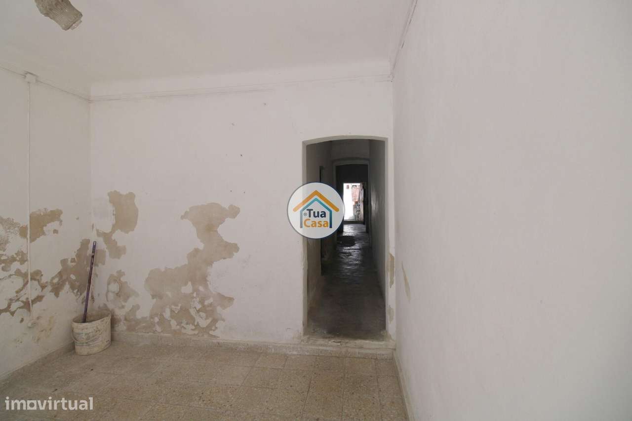 Moradia T2 com Quintal no Centro Histórico de Redondo - Grande imagem: 4/22