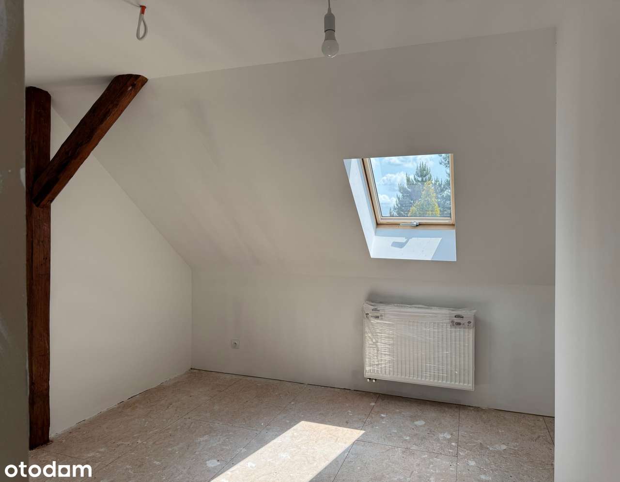 Dom z ogrodem zimowym i domkiem dla gości-16