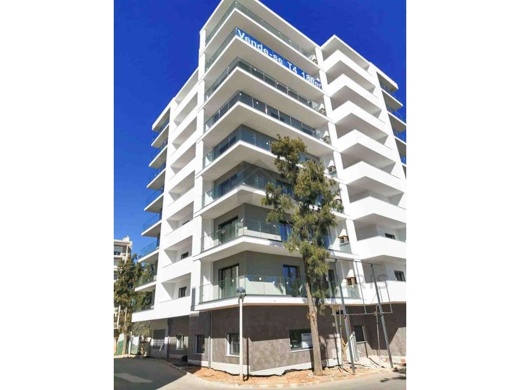 Apartamento T4 para Venda em Portimão-19