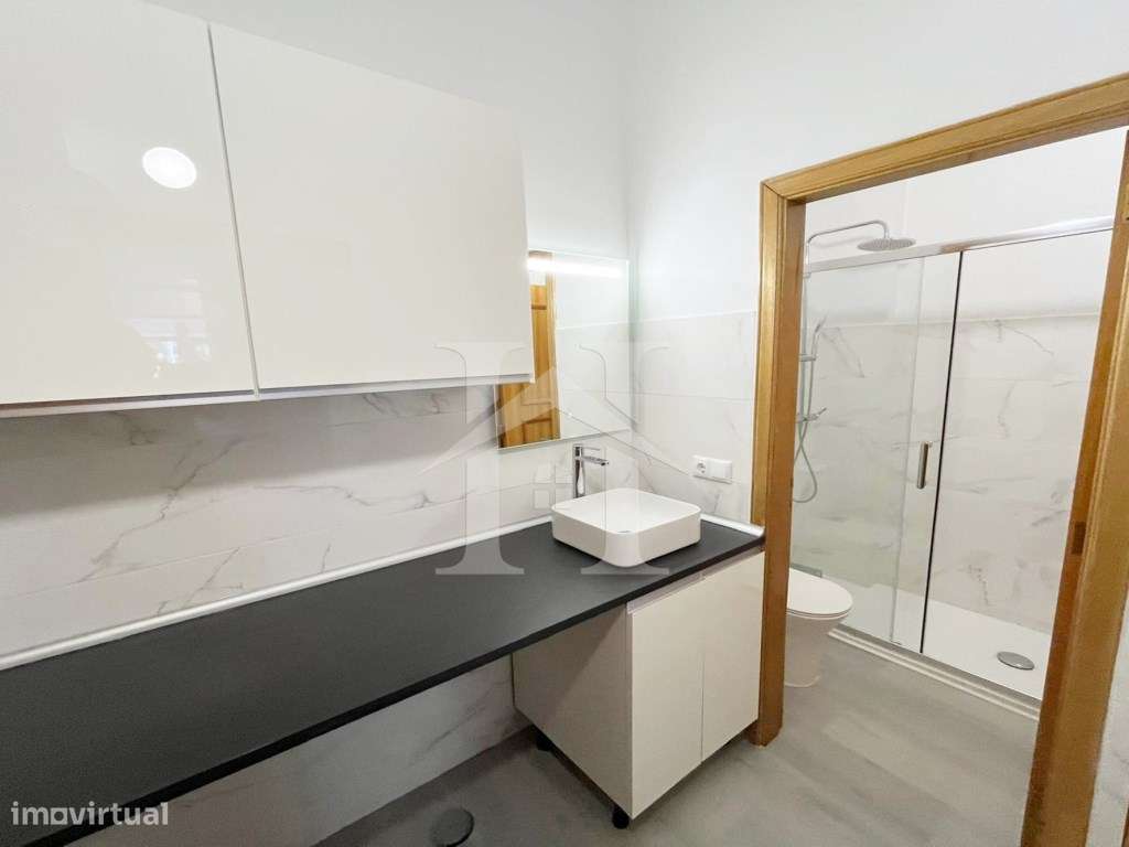 Loja Transformada em Apartamento T1 em Belas - Grande imagem: 5/14