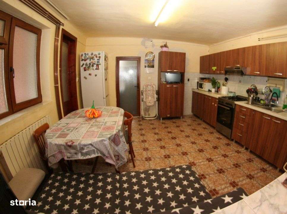 Casa cu gradina in zona foarte linistita si usor accesibila-5
