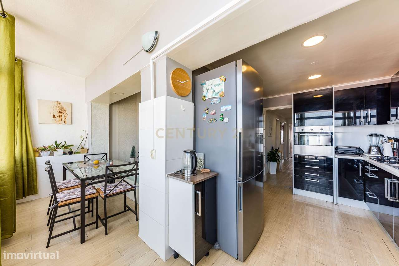 Apartamento T3 à Venda em Almada, Laranjeiro-8
