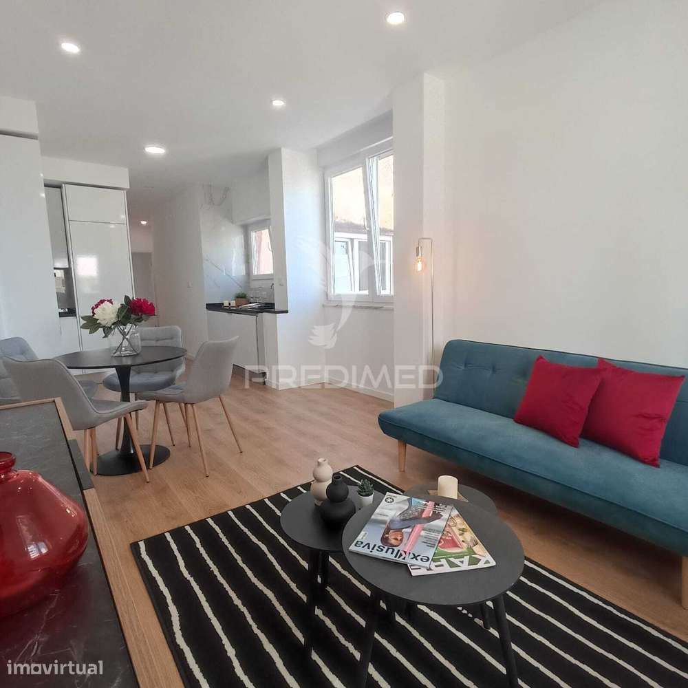 Apartamento T2 Benfica Remodelada Com Arrecadacao
