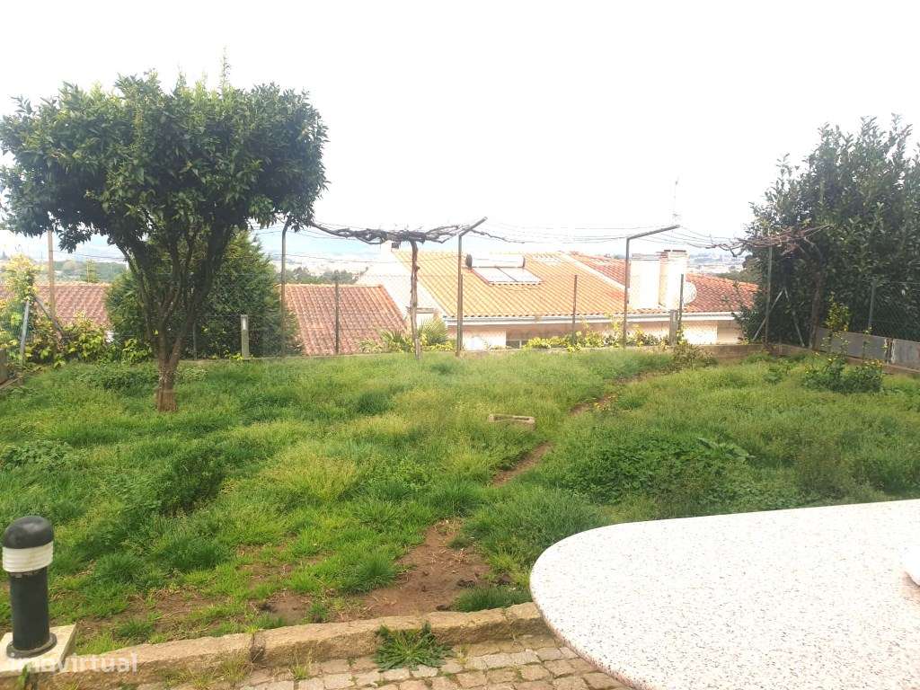 Moradia Gaveto T3 mais escritório e um apartamento T2-36