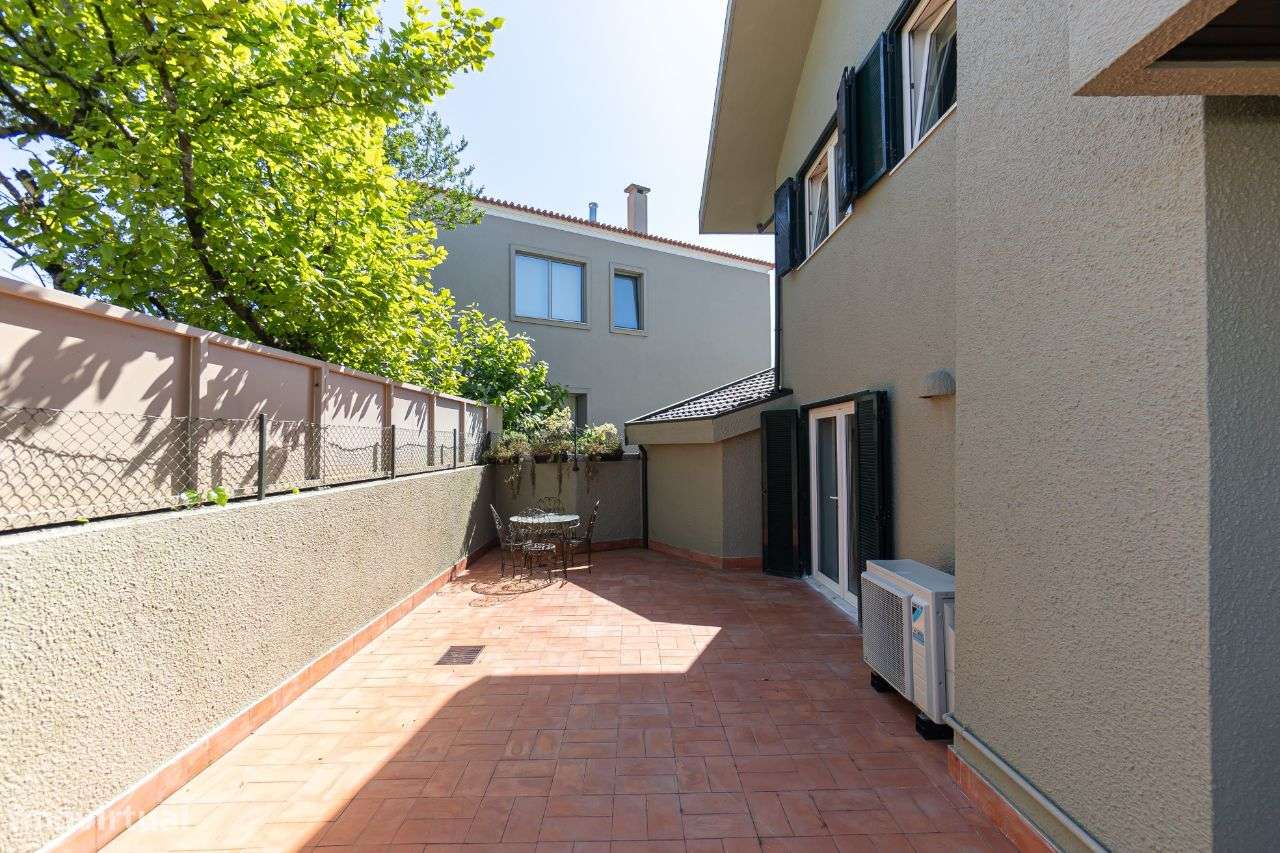 Moradia totalmente remodelada na melhor zona das Antas-46