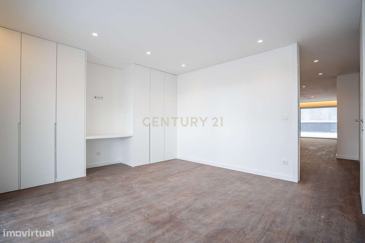 T1 Novo a Estrear com Terraço de 200m² | Ollea Village | Garagem-15