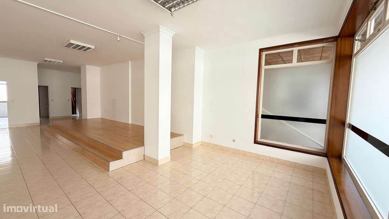Loja com 135m2 em Ermesinde-4
