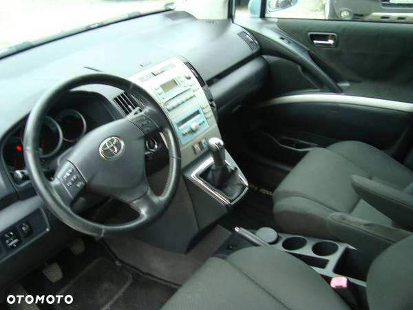 Toyota Corolla Verso - 8