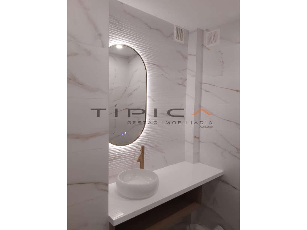 Amadora-Venteira T2+1 totalmente remodelado, atualmente ainda em fa...-9