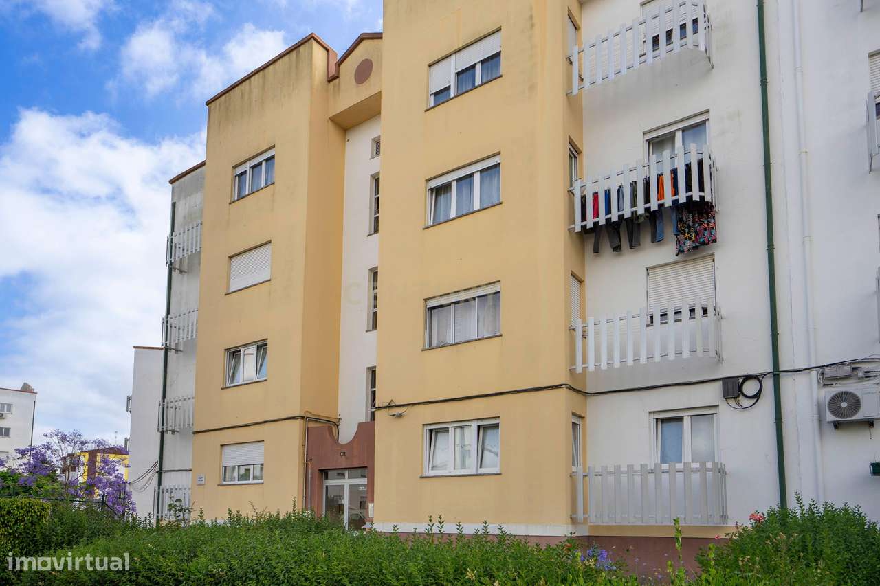 Apartamento para venda com 3 quartos em Camarate-13