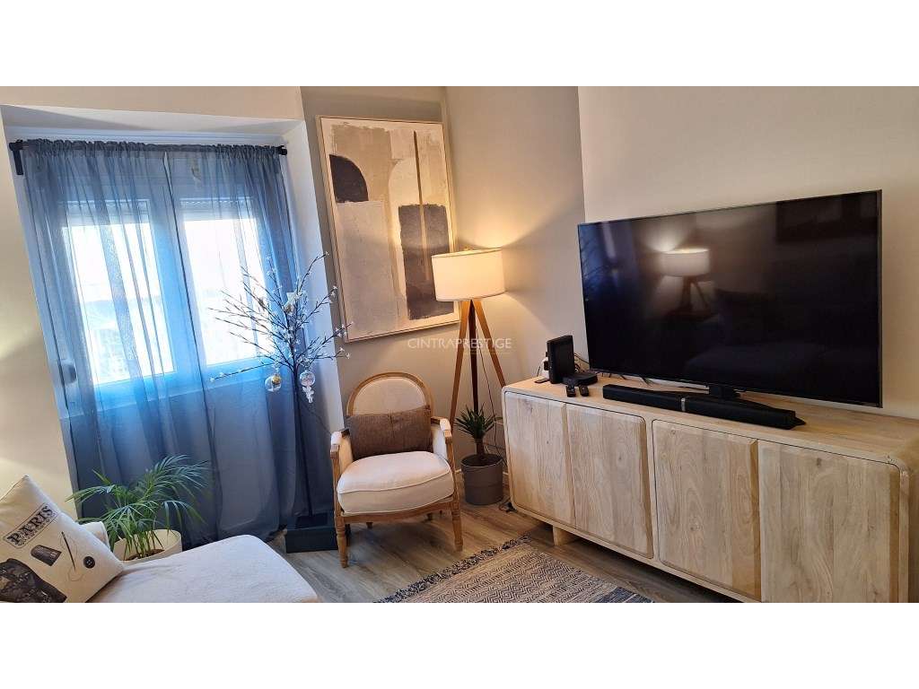 Apartamento T2 Totalmente Remodelado - Portela de Sintra-15