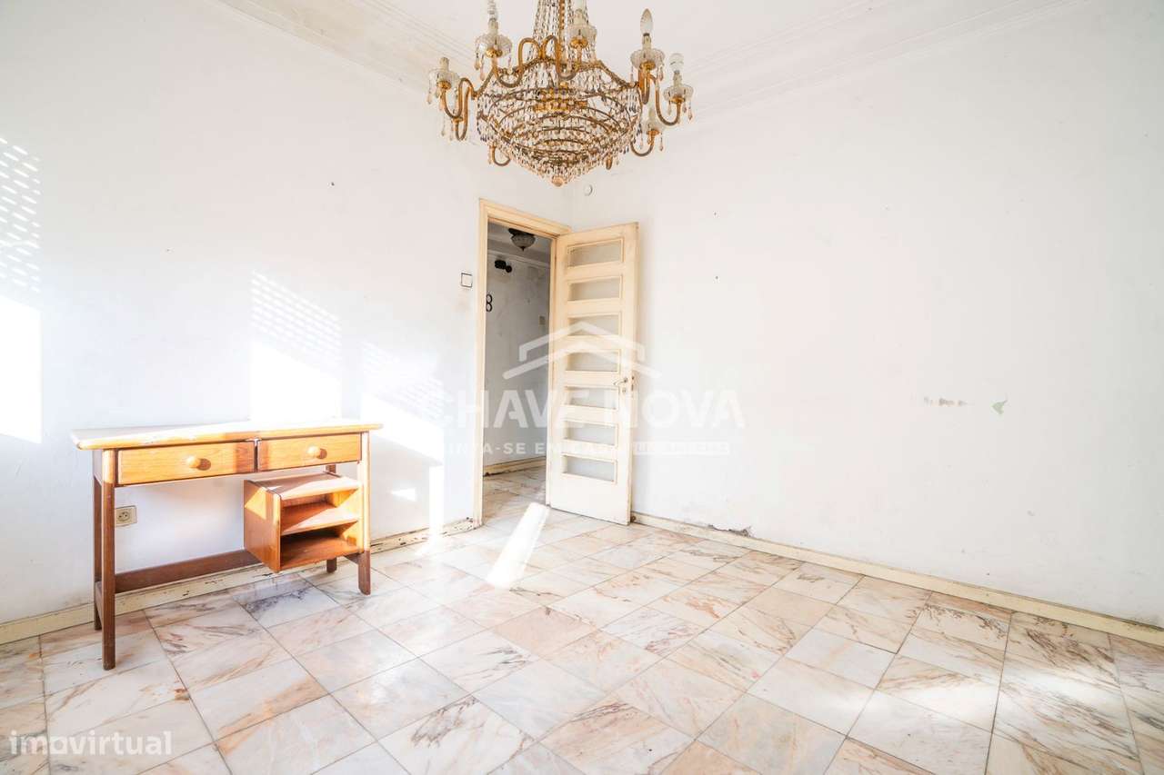 Moradia Bi-Familiar T4 + T2 com Potencial de Rendimento em Ramalde ...-20