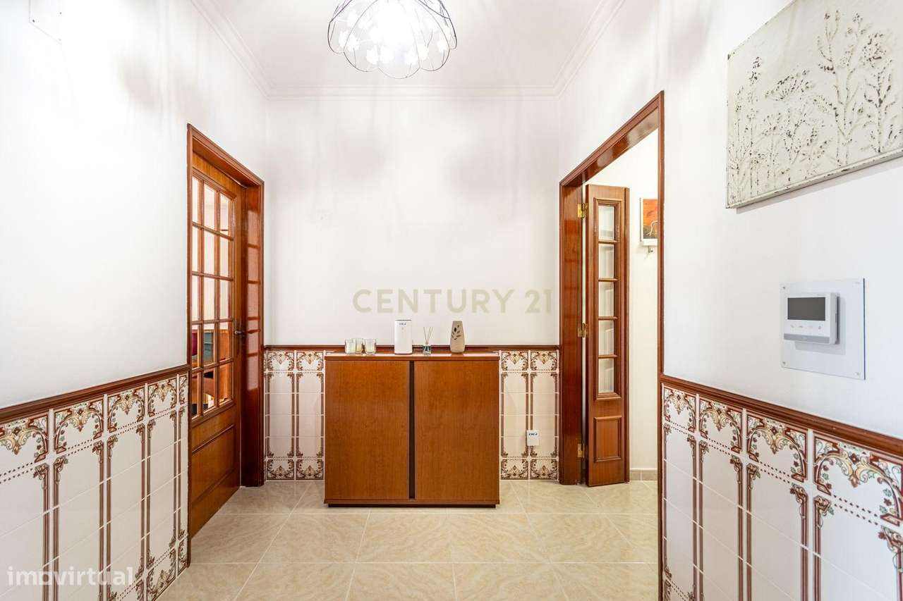 Apartamento T2 à Venda em Vale Flores-6
