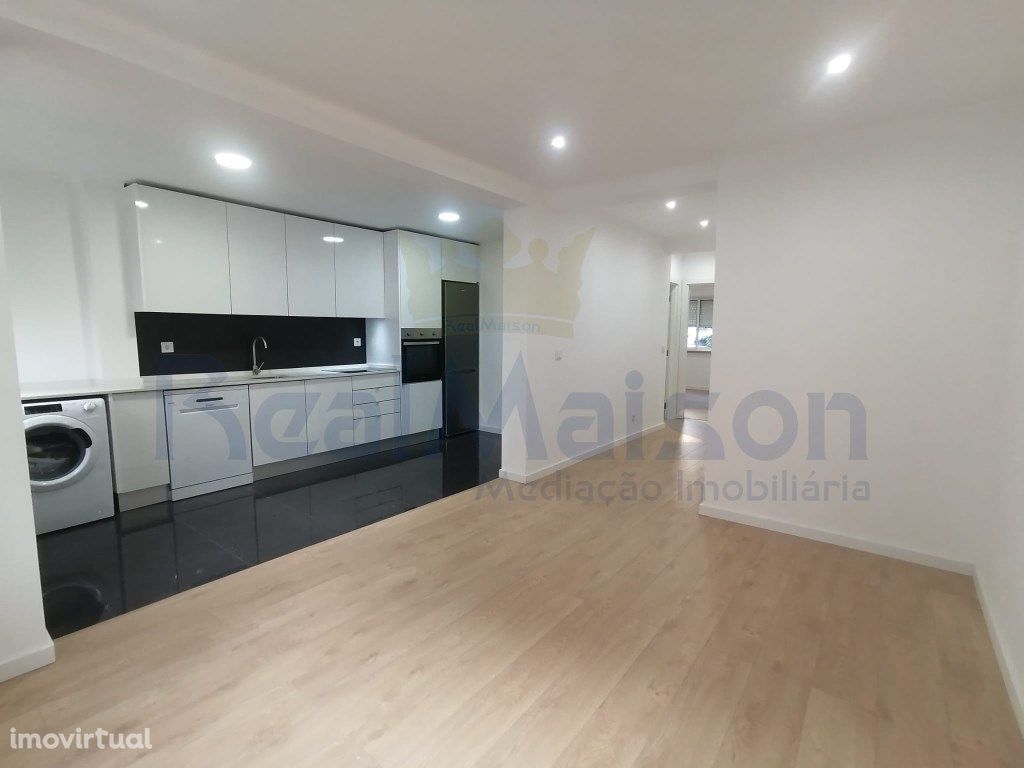 Vende-se Apartamento T2 RENOVADO na A...