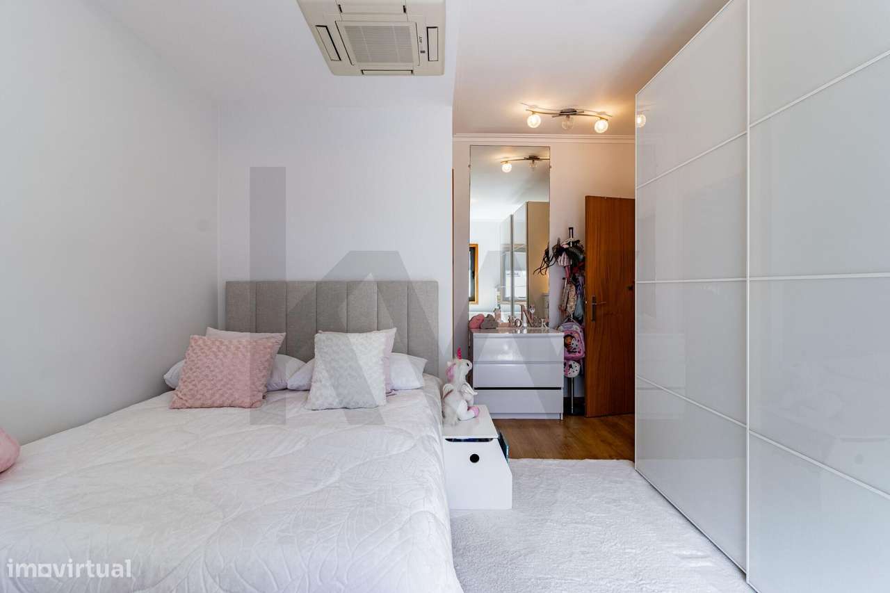 MORADIA EM BANDA T3-25