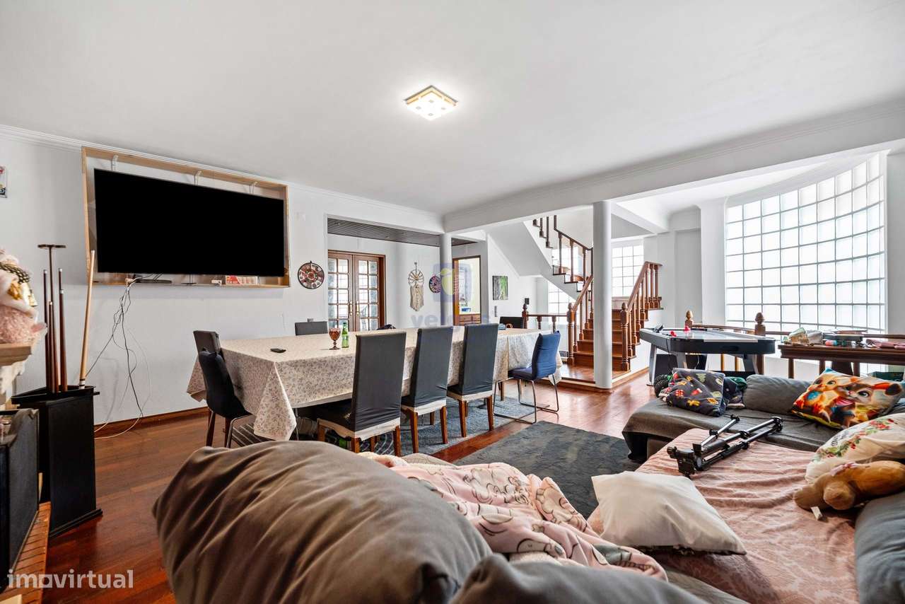 Prédio em Propriedade Total com Terraço, Garagens  no Montijo-10