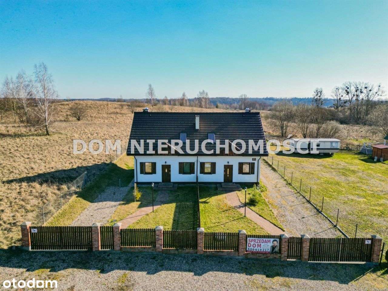 Piękne nowe dwa domy w cenie jednego nad jeziorem-1